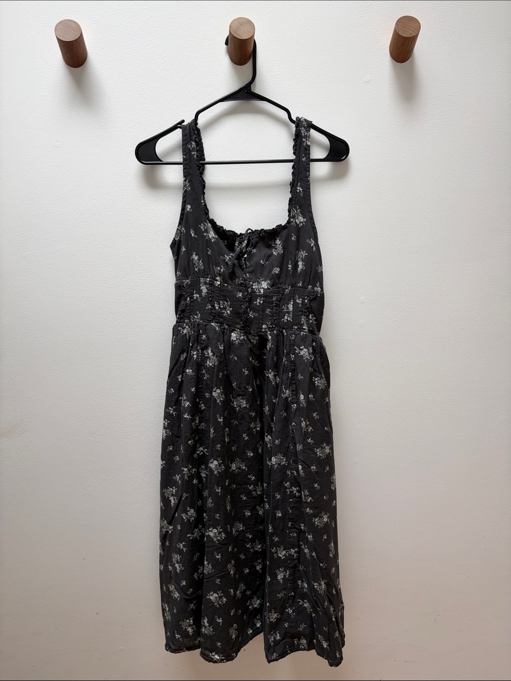 American Eagle Floral Dark Gray Dress